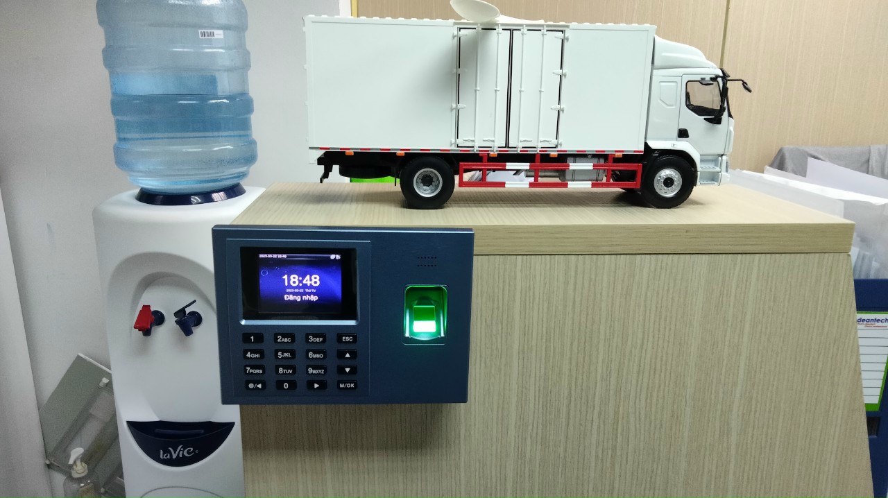 Máy chấm công vân tay Ronald jack 9300Pro